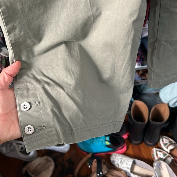 Olive/sage green colored capri pants, size 14 - Picture 4 of 6